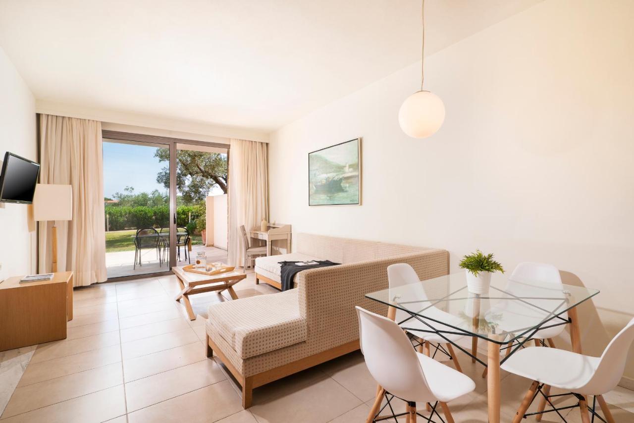 Deluxe Family Suite with Garden Access,1710195294:JPEG